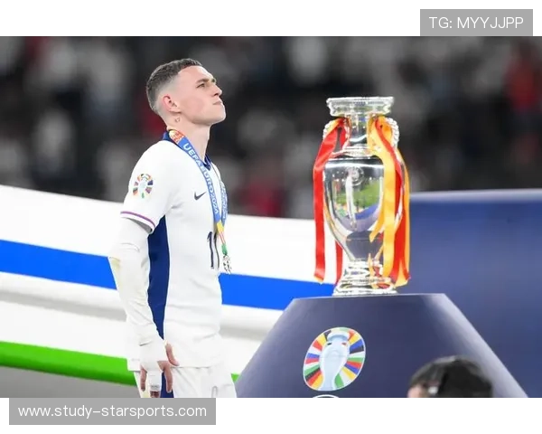 欧洲杯精彩回顾：各队明星球员表现与赛场焦点解析