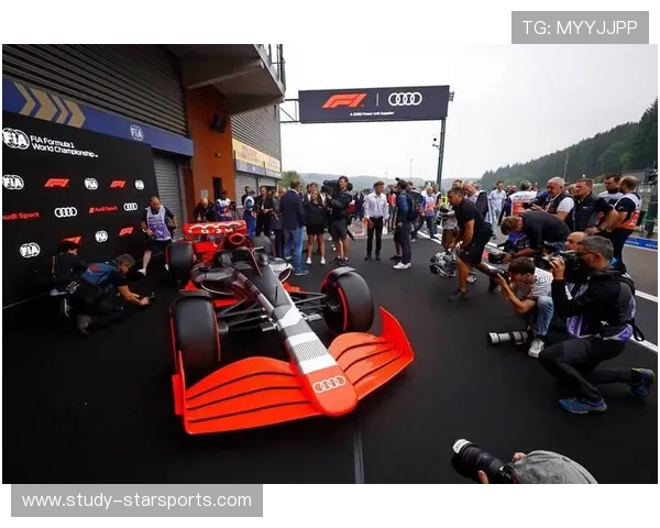 F1赛季最新动态：车队策略调整引发冠军争夺激烈竞争